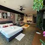 Scarletz Suites Klcc By Aura